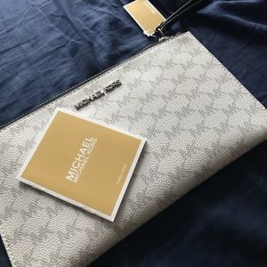 Clutch Grey and White Wristlet